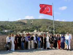 Kocaeli’nin kadın muhtarları yüzlerce yıllık tarihi yapıları gezdi
