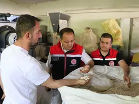 Koçaker, hububat ve bakliyat eleme tesisini ziyaret etti
