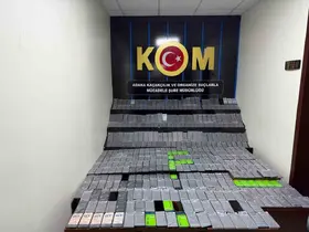 Kolilerden su değil kaçak telefonlar çıktı
