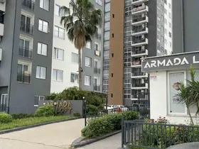 Komşusunun evine otomatik tabancayla ateş açtı
