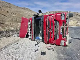 Kömür yüklü tır devrildi 1 kişi yaralandı
