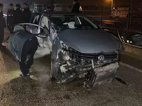 Kontrolden çıkan otomobil bariyerlere çarptı: 2 yaralı
