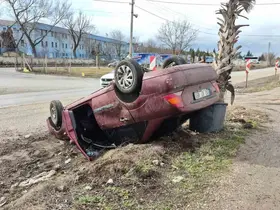 Kontrolden çıkan otomobil takla attı
