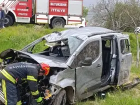 Kontrolden çıkan otomobil tarlaya girdi; 4 yaralı
