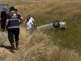 Konya-Eskişehir yolunda şarampole devrilen otomobildeki 2 kişi yaralandı
