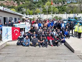 Konyaaltı Sahili’nde deniz dibi ve kıyı temizliği yapıldı
