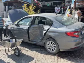 Konya’da kontrolden çıkan otomobil yayalara çarptı: 3 yaralı
