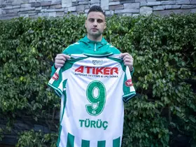 Konyaspor'un yeni 9 numarası Deniz Türüç!