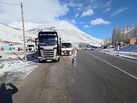 Kop Dağı’nda buzlanma: Ağır tonajlı araçların geçişine izin verilmiyor
