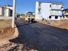 Körfez’de iki mahallede sıcak asfalt serimi tamamlandı
