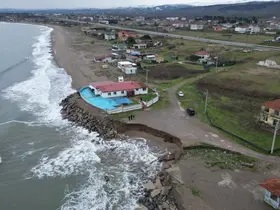Korkutan kıyı erozyonu: Deniz 50 metre içeri girdi
