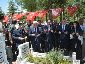 Korkuteli’nde 15 Temmuz şehidi Yasin Naci Ağaroğlu, mezarı başında anıldı
