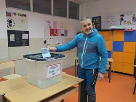 Kosova halkı erken seçimler için sandık başında
