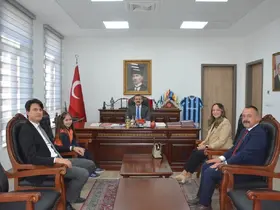 Köyceğiz’de İstiklal Marşı’nı okuma yarışmasında 1’inci olan öğrenci ödüllendirildi
