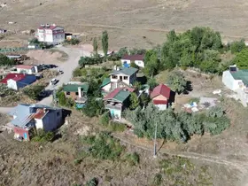 Köye yerleşen kamu emeklisi, köyde kafeye çevirdiği iki katlı evinde vatandaşlara hizmet veriyor
