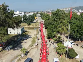 Kozan’da 106 metrelik bayrakla kurtuluş coşkusu
