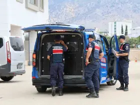 Kozan’da ‘yağma’ suçundan aranan firariler jandarma operasyonu ile yakalandı
