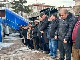 Krikonun kayması ile otobüsün altında kalan genç toprağa verildi
