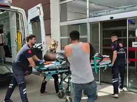 Küçük çocuğun kullandığı iş makinesi devrildi: 1 yaralı
