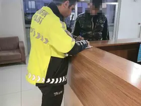 Küçük kıza çarptı, arkasına bile bakmadan kaçtı
