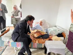 Kula Kaymakamı Altuntaş’tan asırlık çınarlara vefa ziyareti
