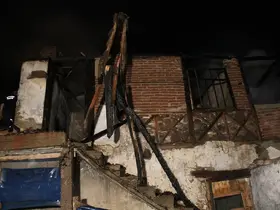 Kula’da gece saatlerinde yangın paniği
