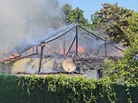 Kullanılmayan müstakil evde çıkan yangın paniğe neden oldu
