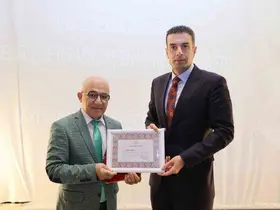 Kültür aşığı öğretmen üstün şeref belgesiyle onurlandırıldı
