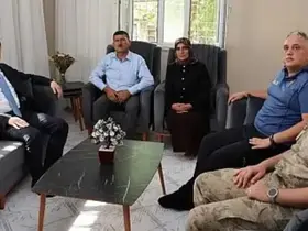 Kurtalan Kaymakamı Başara şehit aileleriyle görüştü
