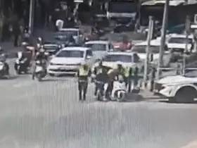 Kuryeyi polisin ‘heimlich’ manevrası kurtardı
