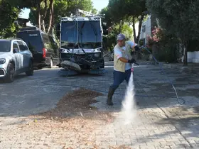 Kuşadası Belediyesi’nden yaz sezonunda yoğun temizlik mesaisi
