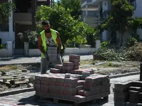 Kuşadası’nda yollar yenileniyor
