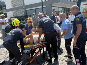 Kuşadası’ndaki kazada ters dönen otomobilin sürücü yaralandı
