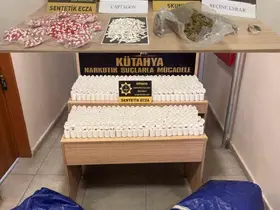 Kütahya’da uyuşturucu operasyonları: 106 bin sentetik ecza ele geçirildi
