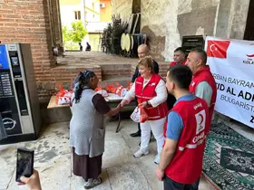 Kütahyalı Kızılay Yöneticisi Tozaraydın, Bulgaristan’da kurban payı dağıttı
