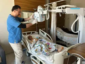 Kuzeninin öldüğünden habersiz iyileşeceği günü bekliyor
