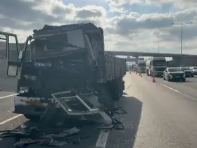 Kuzey Marmara Otoyolu’nda kamyon tıra çarptı: 1 yaralı
