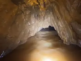 Laos’ta mağarada mahsur kalan 7 define avcısını arama çalışmaları 7’nci gününde
