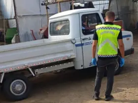 Lastiğini tamir ettiği kamyonet ile traktör arasına sıkışarak hayatını kaybetti
