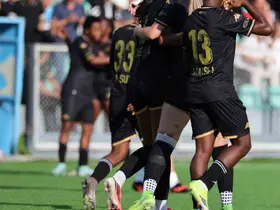 Laurıe Ann Moıse sezona hat-trick yaparak başladı
