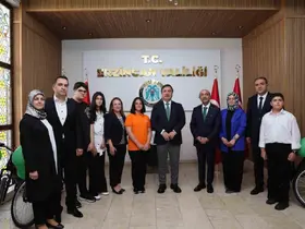 LGS’de 500 tam puan alan 3 öğrenci ödüllendirildi
