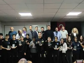 LGS’de başarı gösteren öğrenciler ödüllendirildi
