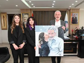 Lise öğrencisi Gözde’den Başkan Başdeğirmen’i duygulandıran tablo
