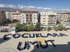 Liseliler Gazzeli çocuklar için koreografi oluşturdu
