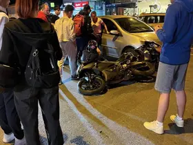 Lüleburgaz’da otomobil ile motosiklet çarpıştı, taraflar arasında gerginlik yaşandı
