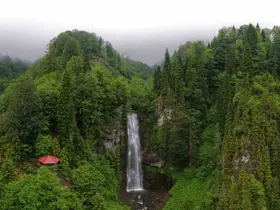 Macahel’in saklı cenneti Maral Şelalesi ziyaretçilerini büyülüyor
