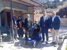 Mahalleli birleşti, engelli kadına akülü tekerlekli sandalye aldı
