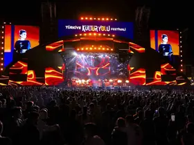 Malatya Kültür yolu festivalinde Ebru Yaşar’dan görkemli başlangıç
