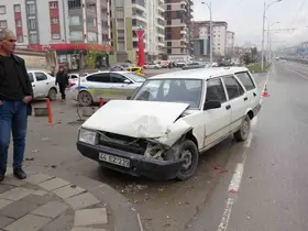 Malatya’da iki otomobil çarpıştı: 2 yaralı
