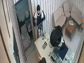 Malatya’da kuyumcu soygunu girişimi kamerada
